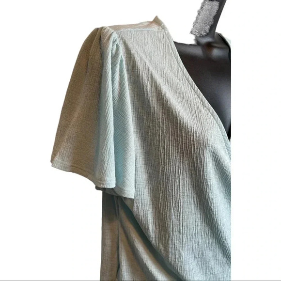 NWT’S. Paperoc faux wrap short sleeve top - Picture 2 of 8